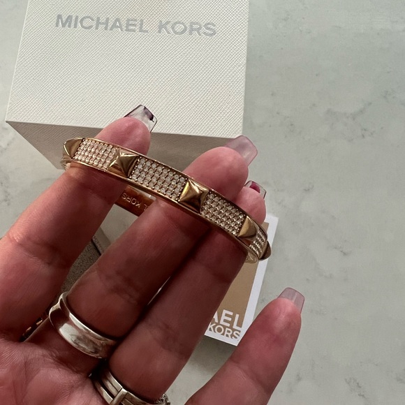 Michael Kors Darci rose gold pave watch and bracelet set - Picture 8 of 8